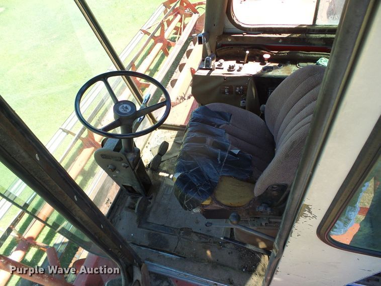 image for item DC5093 1985 Massey-Ferguson 860 combine