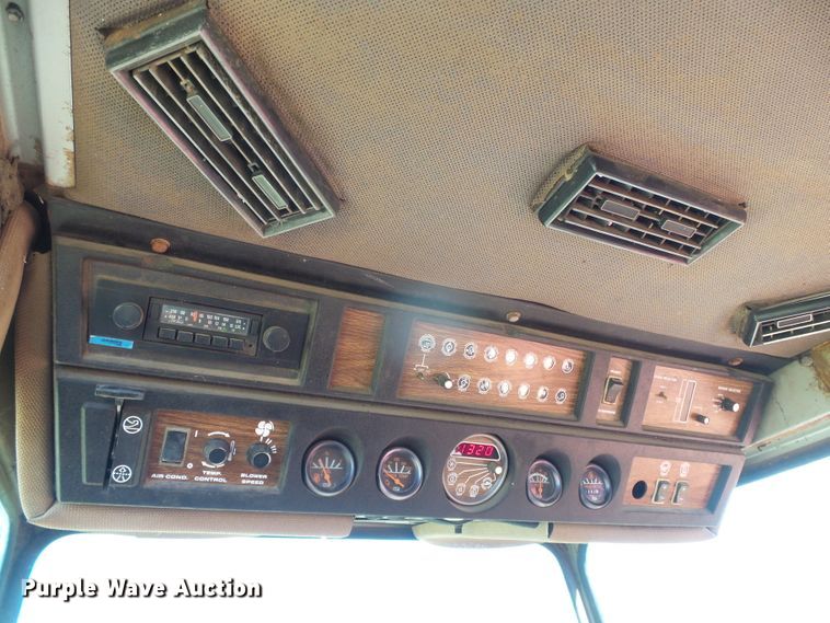 image for item DC5093 1985 Massey-Ferguson 860 combine