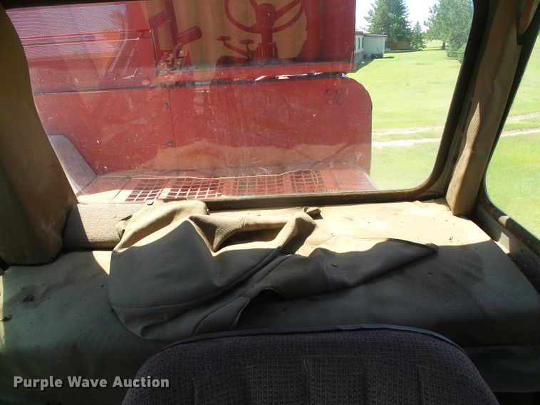 image for item DC5093 1985 Massey-Ferguson 860 combine