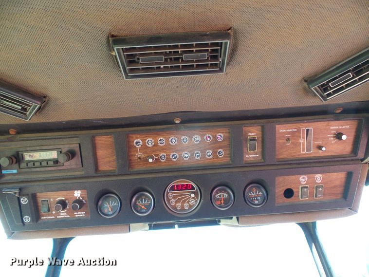 image for item DC5093 1985 Massey-Ferguson 860 combine