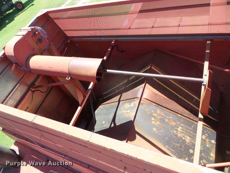 image for item DC5093 1985 Massey-Ferguson 860 combine