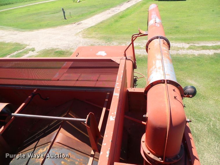 image for item DC5093 1985 Massey-Ferguson 860 combine