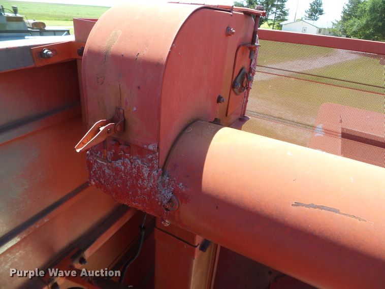 image for item DC5093 1985 Massey-Ferguson 860 combine
