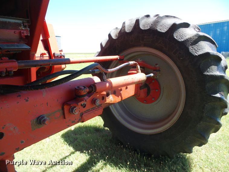 image for item DC5093 1985 Massey-Ferguson 860 combine