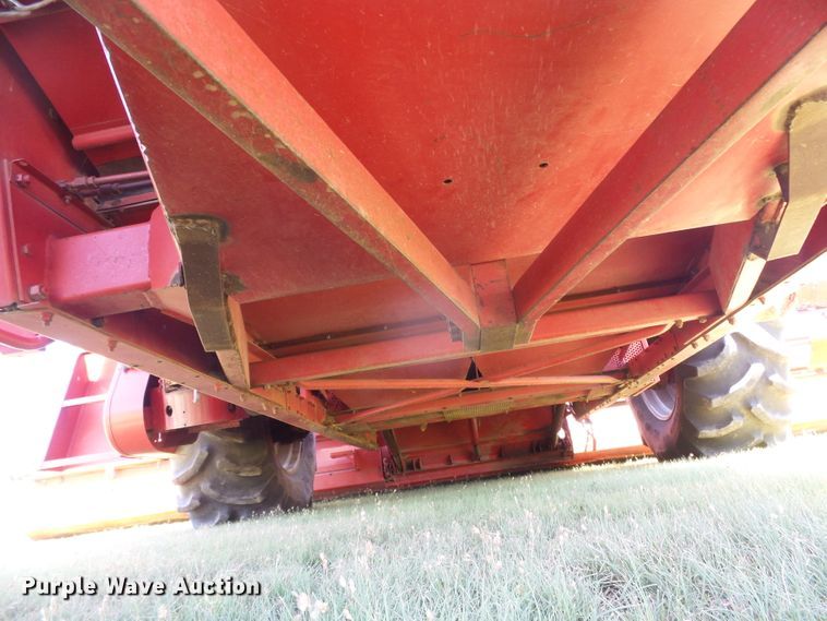 image for item DC5093 1985 Massey-Ferguson 860 combine