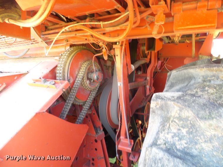 image for item DC5093 1985 Massey-Ferguson 860 combine