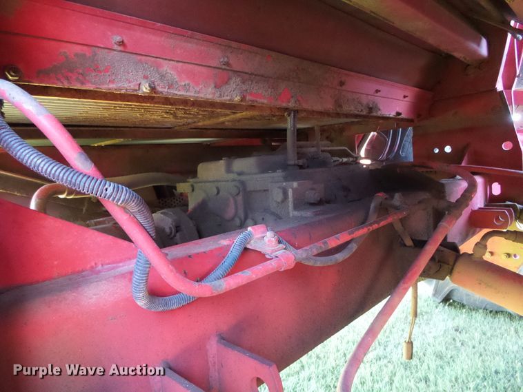 image for item DC5093 1985 Massey-Ferguson 860 combine