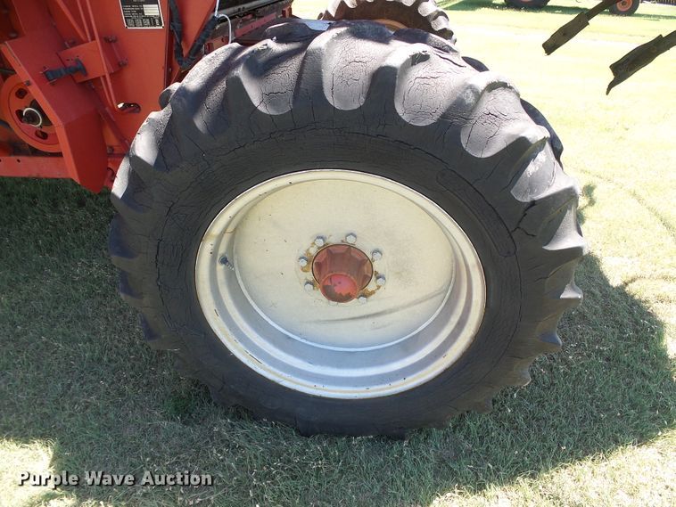 image for item DC5093 1985 Massey-Ferguson 860 combine