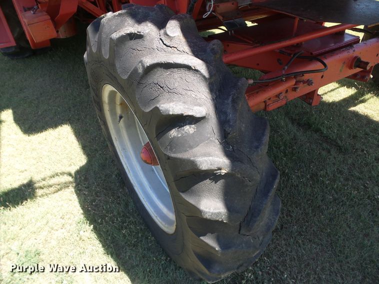 image for item DC5093 1985 Massey-Ferguson 860 combine