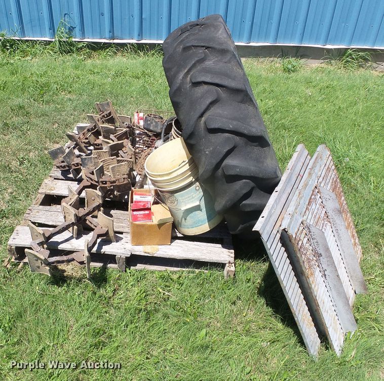 image for item DC5093 1985 Massey-Ferguson 860 combine