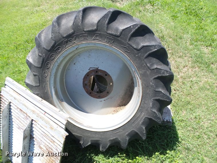 image for item DC5093 1985 Massey-Ferguson 860 combine