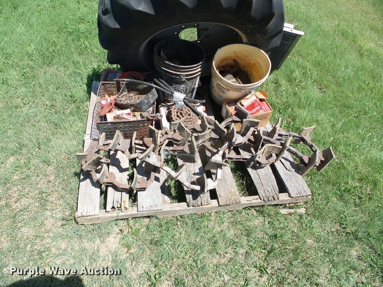 image for item DC5093 1985 Massey-Ferguson 860 combine