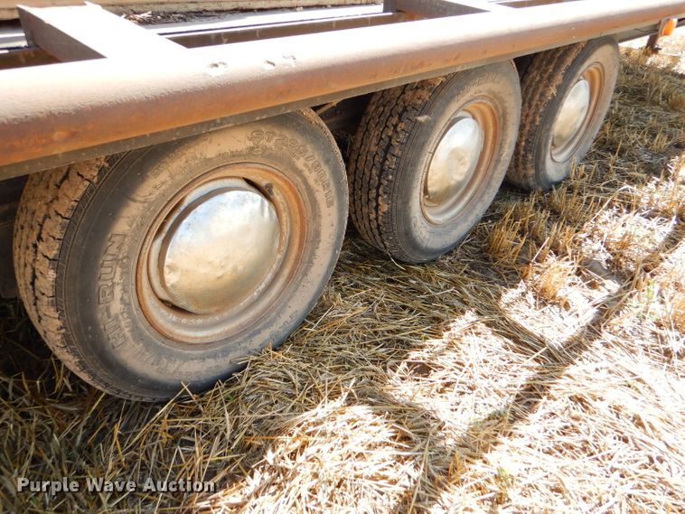 image for item DC5095 1979 W-W flatbed trailer