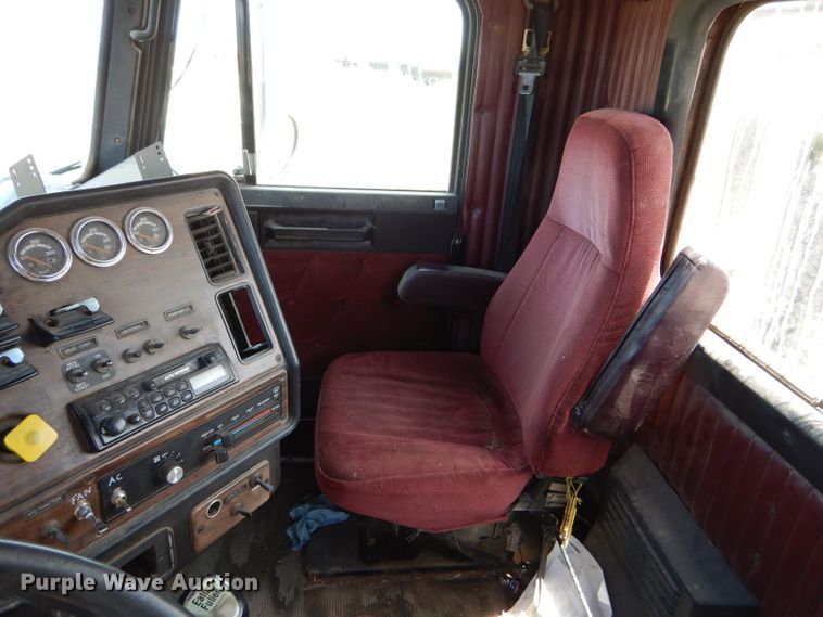 image for item DC5096 1996 Freightliner FLD semi truck