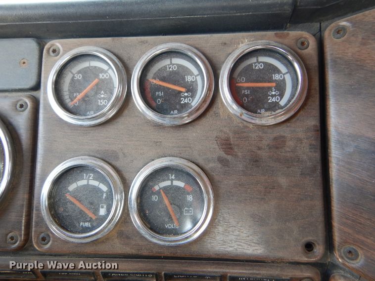 image for item DC5096 1996 Freightliner FLD semi truck