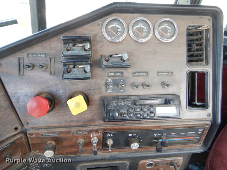 image for item DC5096 1996 Freightliner FLD semi truck