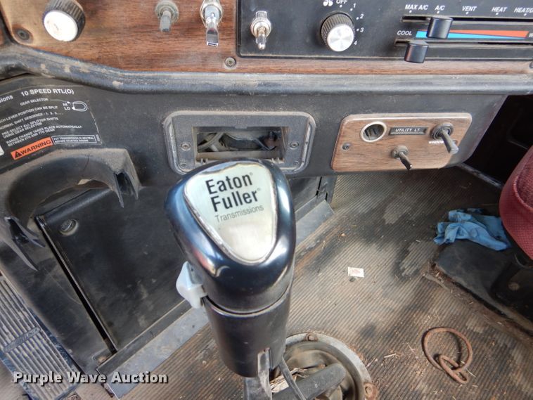 image for item DC5096 1996 Freightliner FLD semi truck