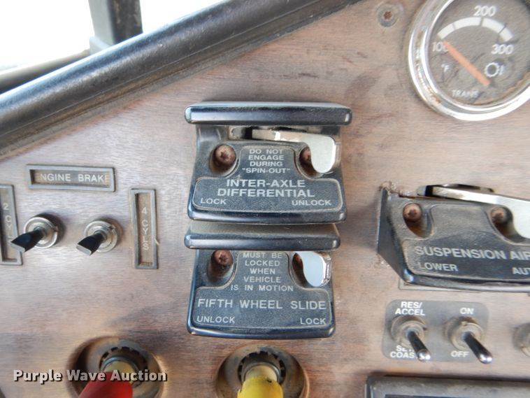 image for item DC5096 1996 Freightliner FLD semi truck