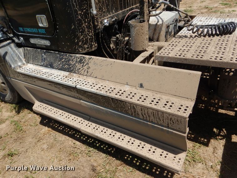 image for item DC5096 1996 Freightliner FLD semi truck