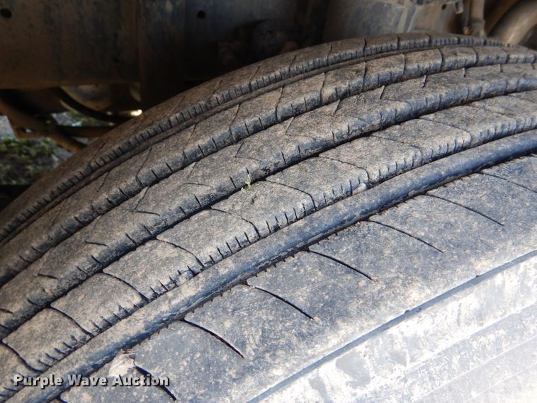 image for item DC5096 1996 Freightliner FLD semi truck