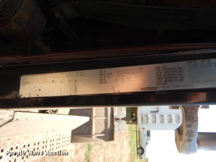 image for item DC5096 1996 Freightliner FLD semi truck