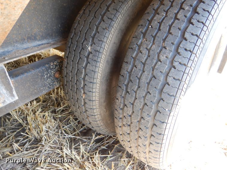 image for item DC5102 2003 Neal flatbed trailer with nurse tank