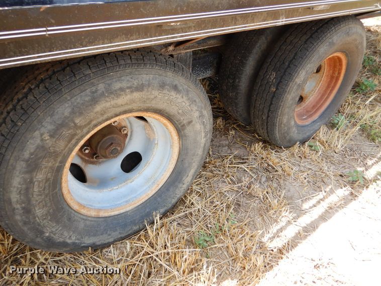 image for item DC5102 2003 Neal flatbed trailer with nurse tank