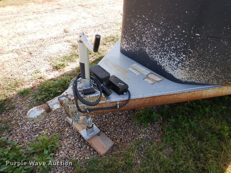 image for item DC5103 2007 Titan Challenger livestock trailer