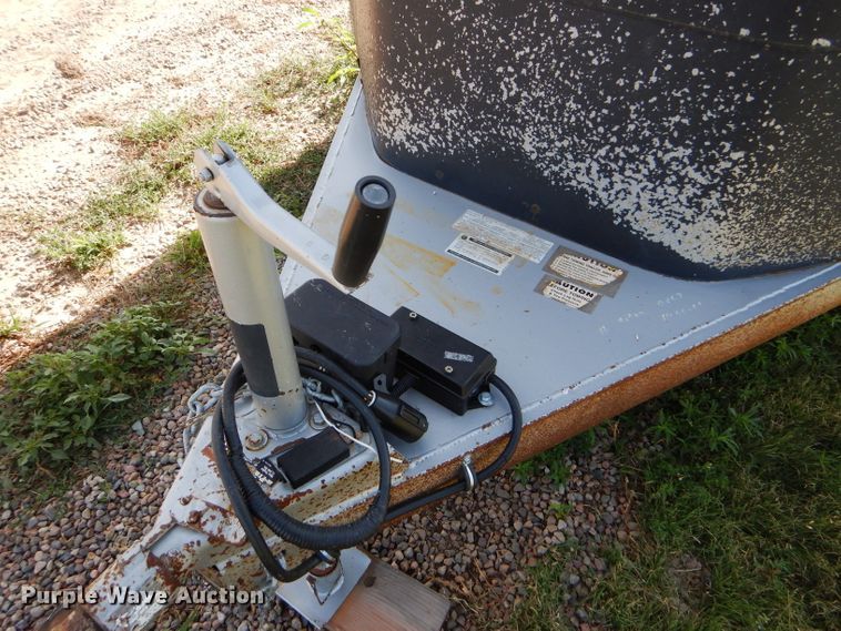 image for item DC5103 2007 Titan Challenger livestock trailer