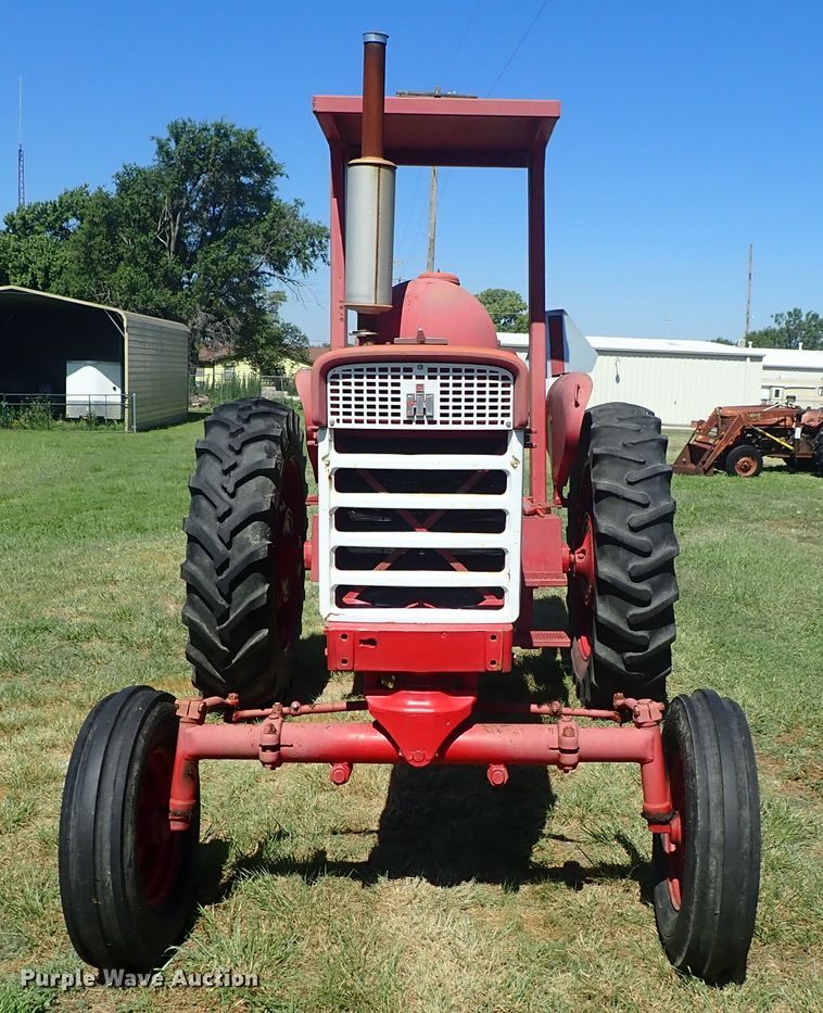 image for item DE5443 Farmall 560 tractor