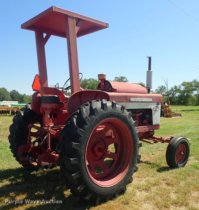 image for item DE5443 Farmall 560 tractor
