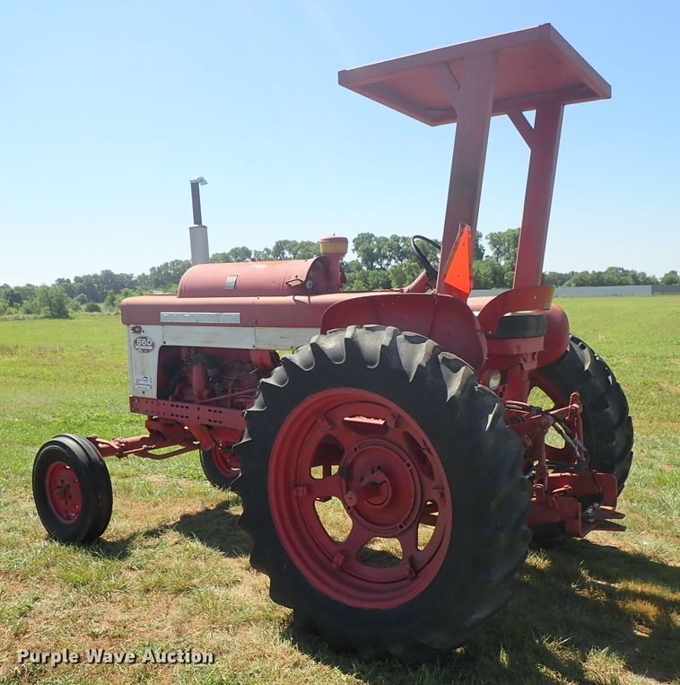 image for item DE5443 Farmall 560 tractor
