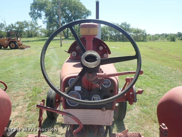 image for item DE5443 Farmall 560 tractor
