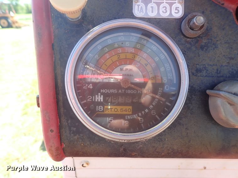 image for item DE5443 Farmall 560 tractor