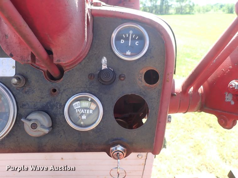 image for item DE5443 Farmall 560 tractor