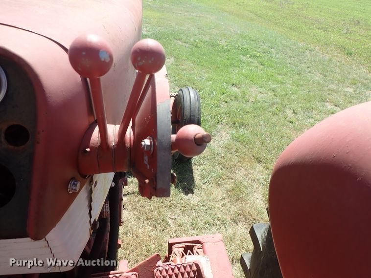 image for item DE5443 Farmall 560 tractor