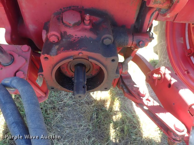 image for item DE5443 Farmall 560 tractor