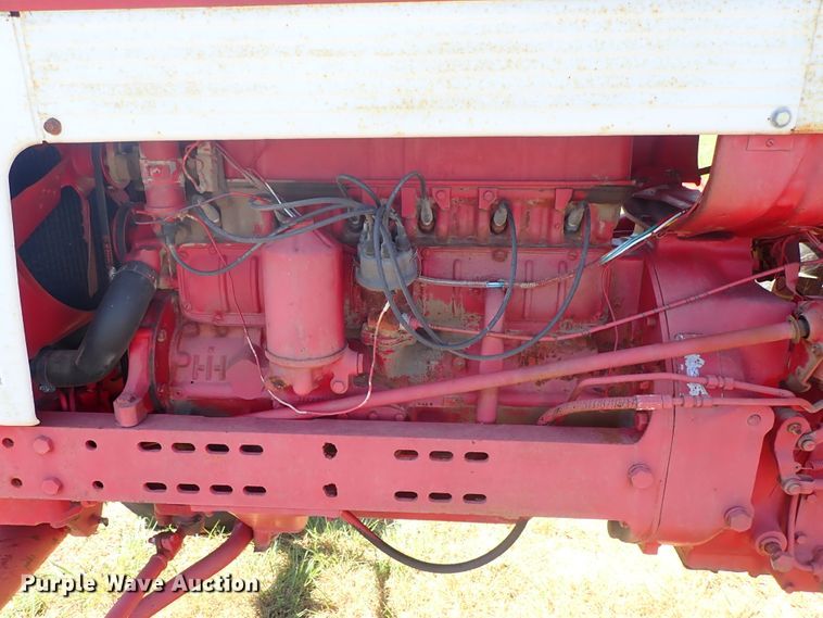 image for item DE5443 Farmall 560 tractor