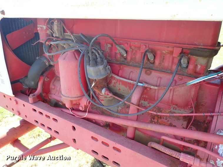 image for item DE5443 Farmall 560 tractor