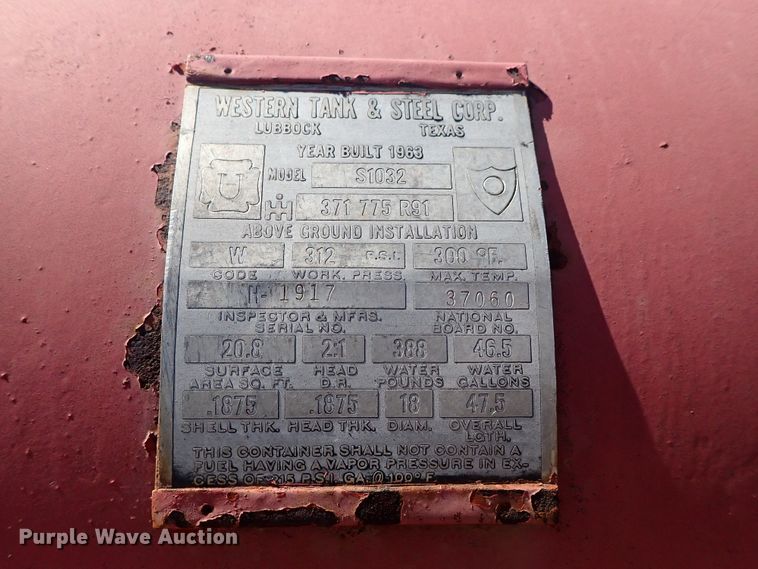 image for item DE5443 Farmall 560 tractor