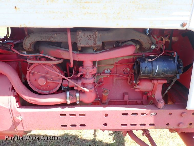 image for item DE5443 Farmall 560 tractor