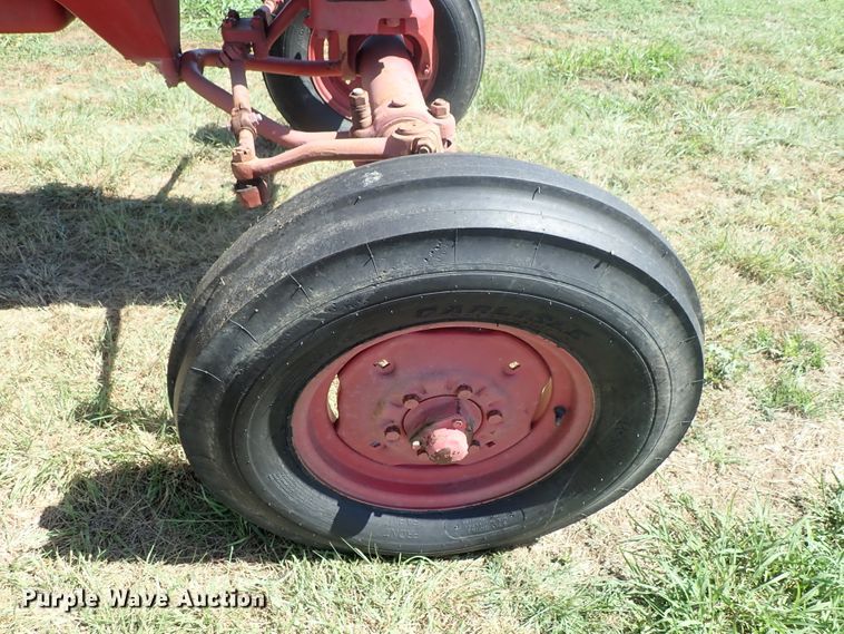 image for item DE5443 Farmall 560 tractor