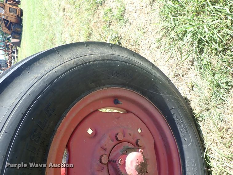 image for item DE5443 Farmall 560 tractor