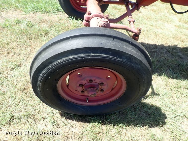 image for item DE5443 Farmall 560 tractor