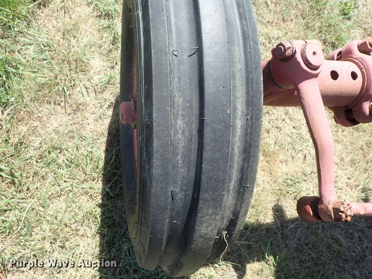 image for item DE5443 Farmall 560 tractor