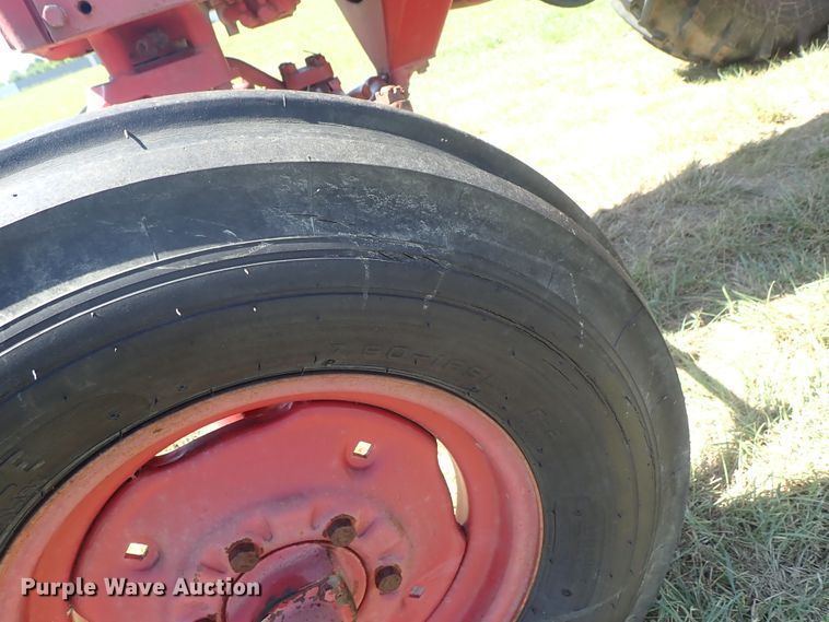 image for item DE5443 Farmall 560 tractor