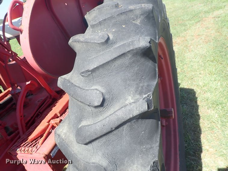 image for item DE5443 Farmall 560 tractor