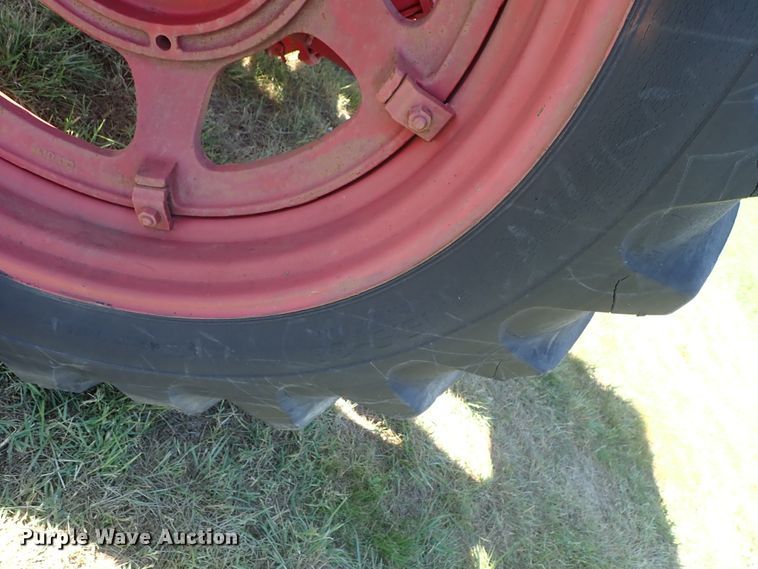 image for item DE5443 Farmall 560 tractor