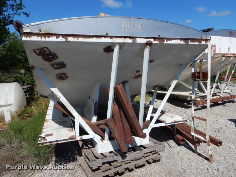 image for item DE8526 Willmar Load Runner 16 seed tender bed