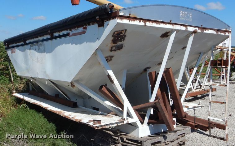 image for item DE8526 Willmar Load Runner 16 seed tender bed